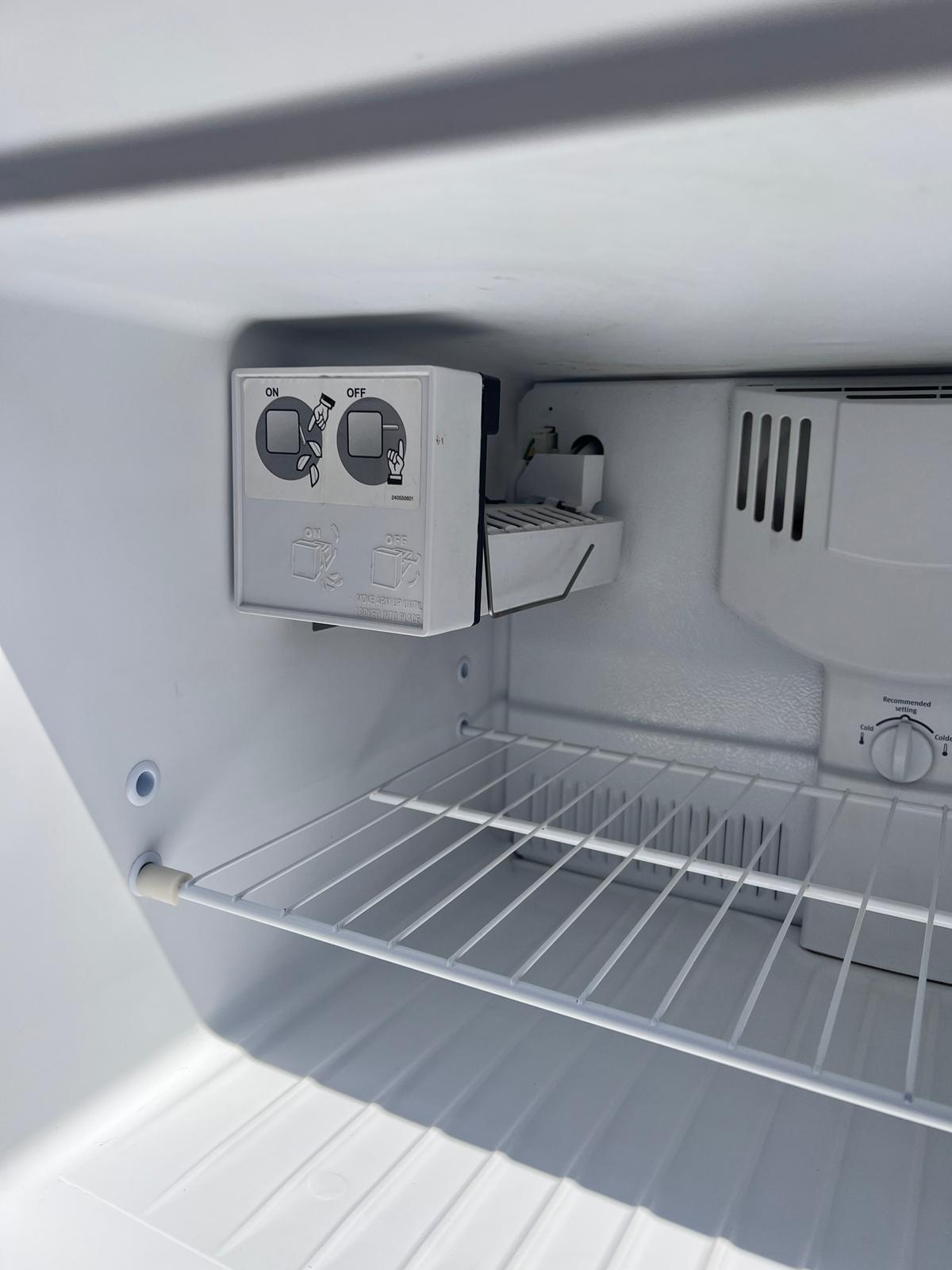 Kenmore Top and Bottom Refrigerator Kenmore Top and Bottom Refrigerator